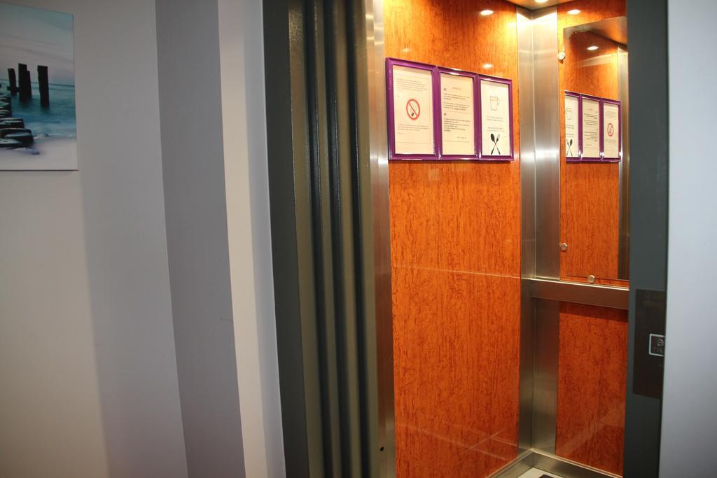 Hotel La Louve 라루비에르 외부 사진