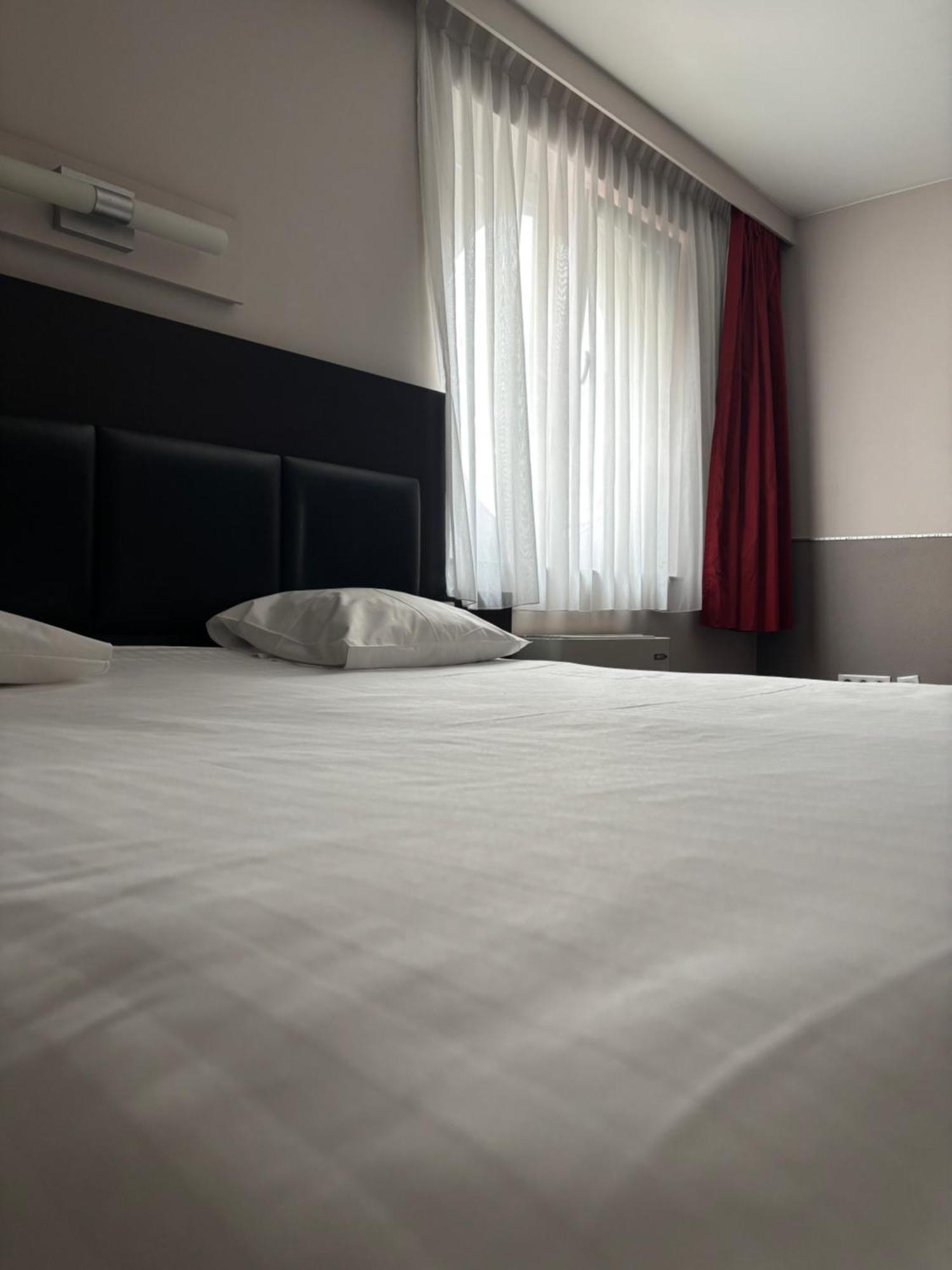 Hotel La Louve 라루비에르 외부 사진