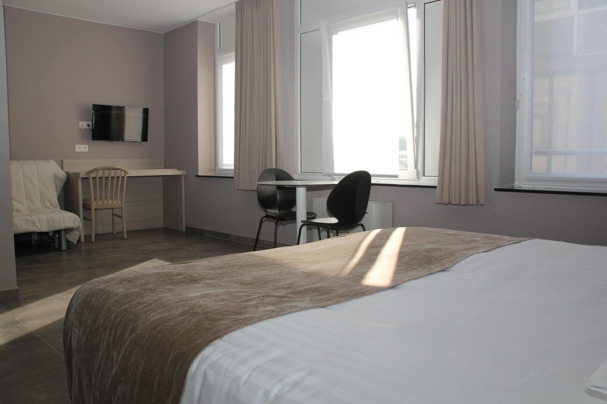 Hotel La Louve 라루비에르 외부 사진